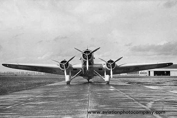 Savoia S-73