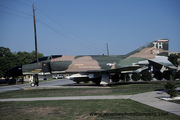 USAF AFRes McDonnell F-4D Phantom 66-7714 displayed at Fort Worth (2001)