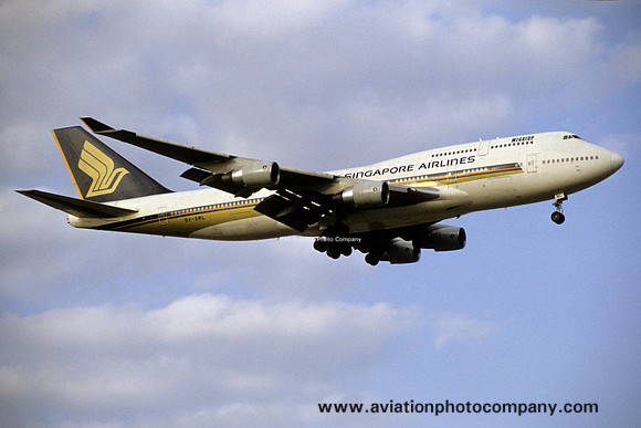 Singapore Airlines Boeing 747-400 9V-SML