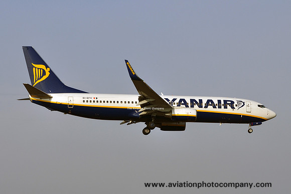 Ryanair Boeing 737-800 EI-EFV at Manchester (2013)