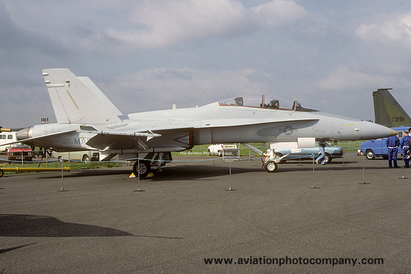 US Marines McDonnell Douglas F/A-18B Hornet 160784 (1980)