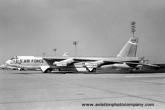 USAF 456 SAW Boeing B-52G 58-0165 (1966)