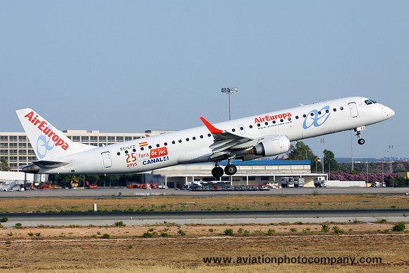 Air Europa Embraer ERJ-195 EC-LFZ at Palma de Mallorca (2015)