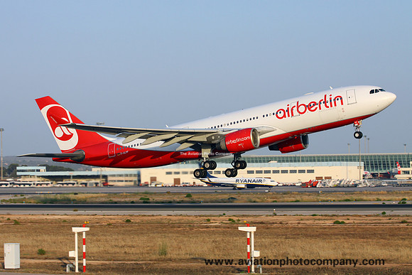 Air Berlin Airbus A330-200 D-ALPF at Palma de Mallorca (2015)