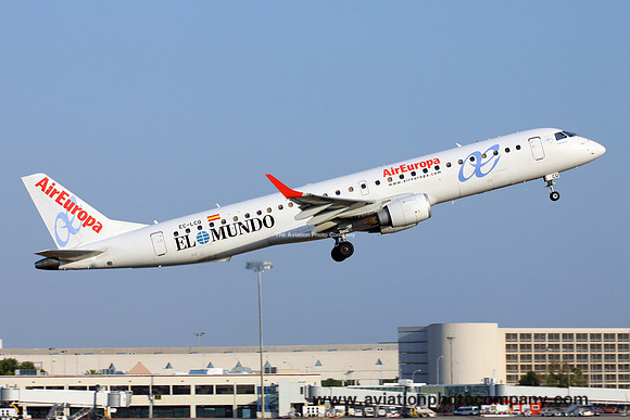 Air Europa Embraer ERJ-195 EC-LCO at Palme de Mallorca (2015)