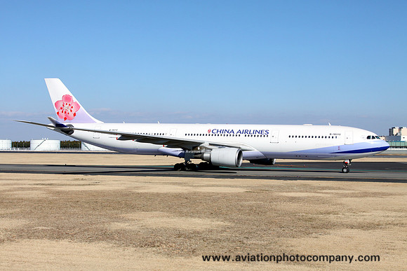China Airlines Airbus A330-300 B-18310 at Tokyo Narita (2013)