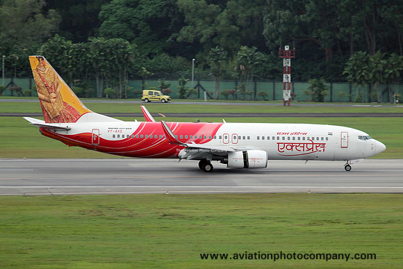 Air India Express Boeing 737-800 VT-AXG at Singapore IAP (2012)