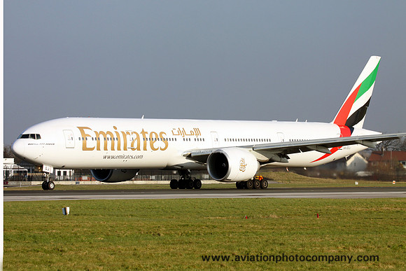 Emirates Boeing 777-300ER A6-EGJ at Manchester (2013)