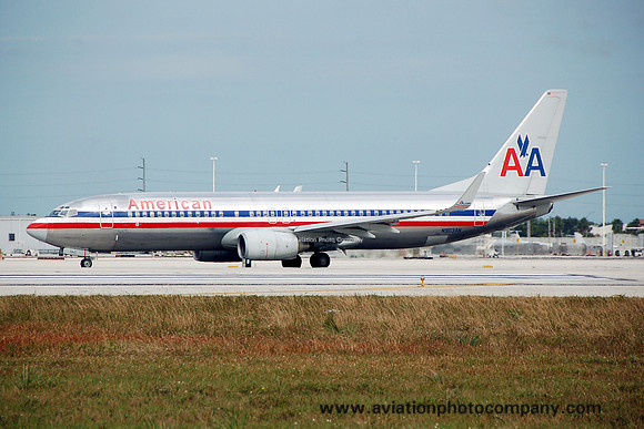 American Airlines Boeing 737-800 N903AN at Miami IAP (2008)