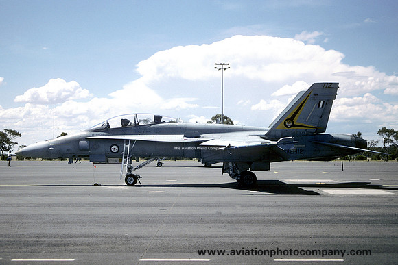 RAAF 2 OCU McDonnell Douglas F/A-18B A21-112 (1990)