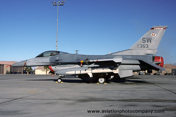 USAF 363 FW 77 FS GD F-16C Fighting Falcon 91-0353/SW at Nellis AFB (1996)