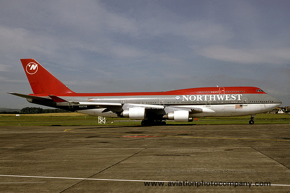 Northwest Boeing 747-400 N667US (1998)
