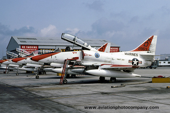 USMC VMAT-203 Douglas TA-4J 152863/KD-1 (1974)
