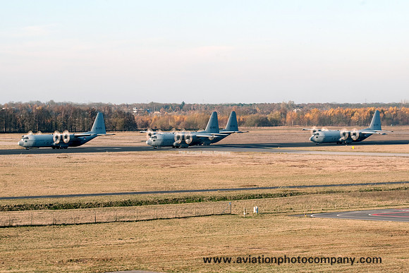 Dutch Air Force Lockheed C-130H Hercules formation taxi at Eindhoven (2012)