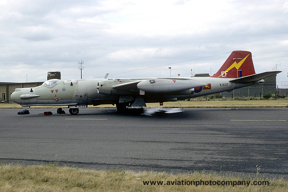 RAF 360 Squadron English Electric Canberra T.17A WJ633/EF (1991)