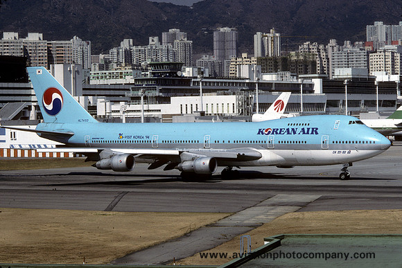 Korean Air Boeing 747-200 HL7453 at Hong Kong Kai Tak (1994)