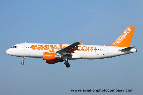 easyJet Airbus A320-200 G-EZWA at Manchester (2013)