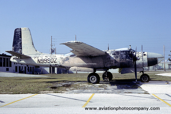 Douglas B-26 Invader N9990Z (1980)