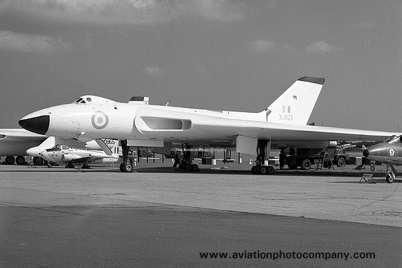 RAF 27 Squadron Avro Vulcan B.2 XJ825