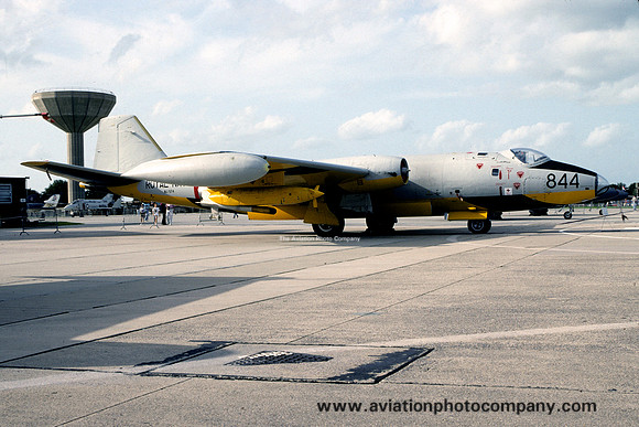 Royal Navy FRADU English Electric Canberra TT.18 WJ874 (1992)