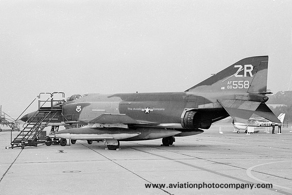 USAF 26 TRW McDonnell RF-4C Phantom 68-0558/ZR (1973)
