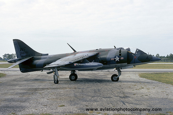 USMC VMA-513 Hawker Siddeley AV-8A Harrier 158961/WF-4 (1973)