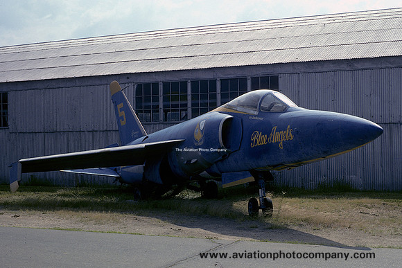 US Navy Blue Angles Grumman F-11A Tiger 141872/5 (1975)