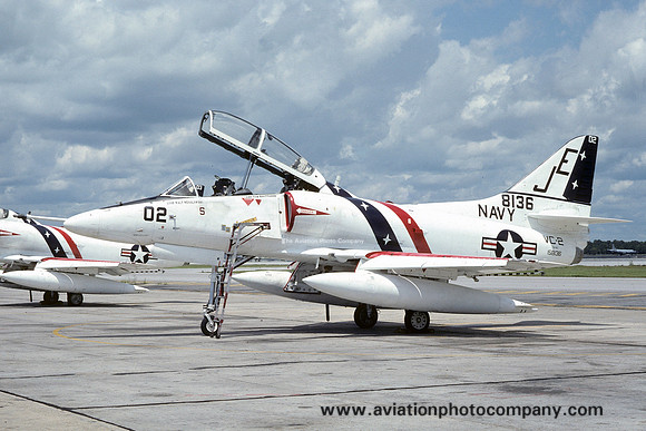 US Navy VC-2 Douglas TA-4J Skyhawk 158136/JE-02 (1976)