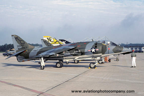 USMC VMAT-203 HS AV-8A Harrier 159257/KD-30 (1975)