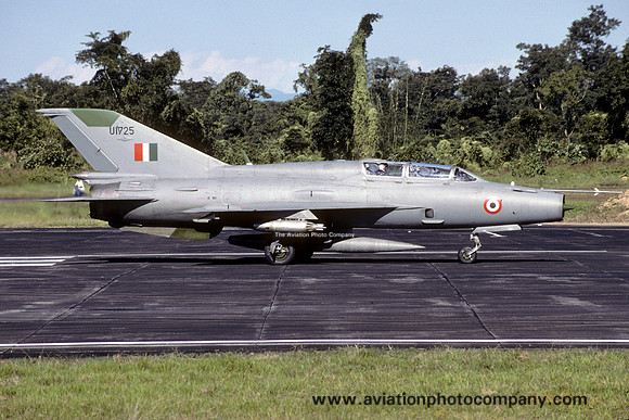 Indian Air Force OCU Mikoyan MiG-21U U1725 (2002)