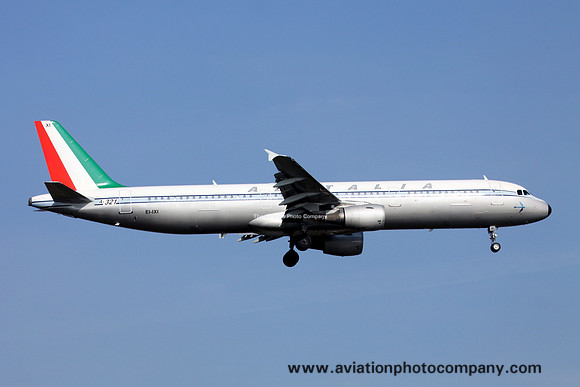 Alitalia Airbus A321-200 EI-IXI at London Heathrow (2013)