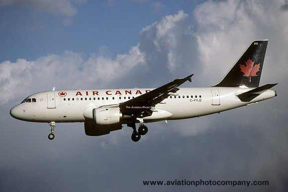 Air Canada Airbus A319-100 C-FYJE (1999)