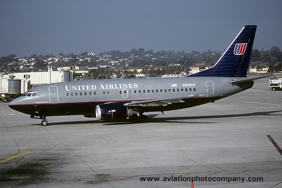 United Airlines Boeing 737-500 N908UA at San Diego IAP (1999)