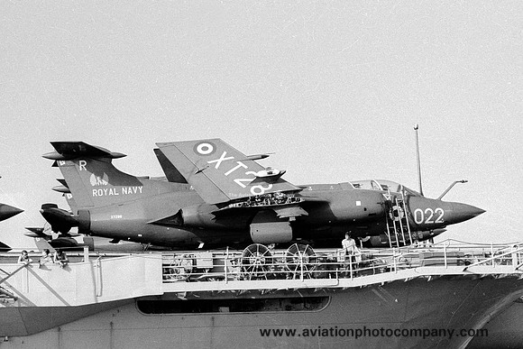 Royal Navy 809 Squadron Blackburn Buccaneer S.1 XT286/R (1971)