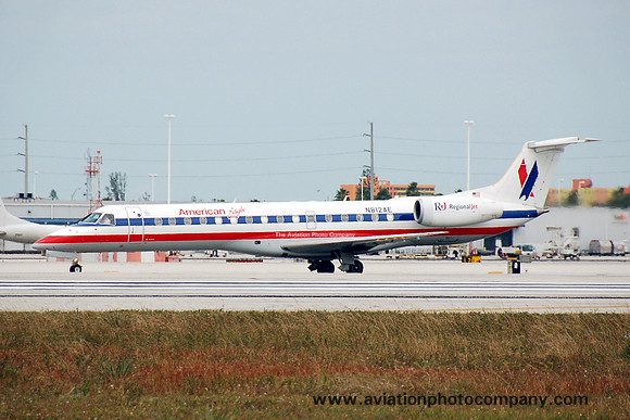 American Eagle Embraer EMB-135 N812AE at Miami IAP (2008)