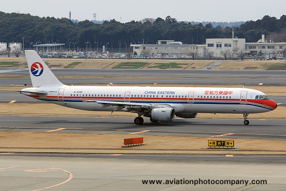 China Eastern Airbus A321-200 B-2289 at Tokyo Narita (2015)