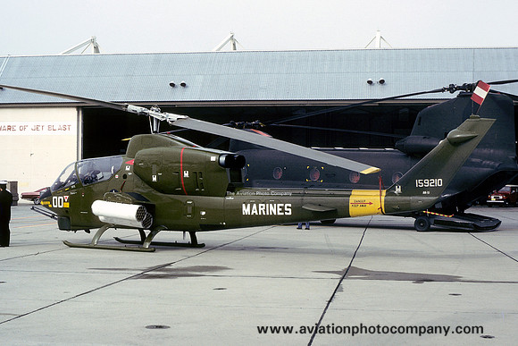 USMC HMA-169 Bell AH-1J 159210/00 (1977)