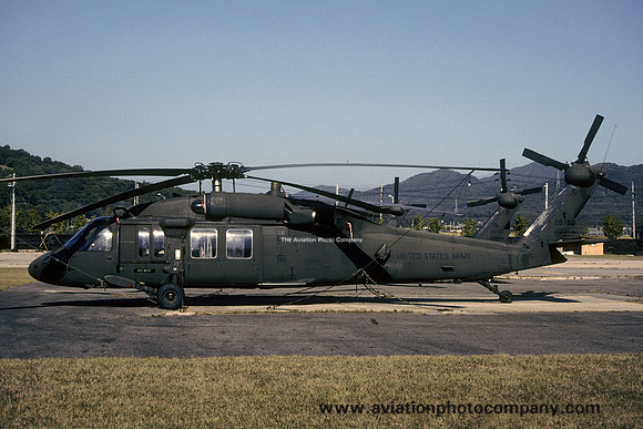US Army 2-2 Avn Sikorsky UH-60L Blackhawk 97-26750 (2001)