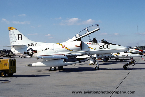 US Navy VT-22 Douglas TA-4J Skyhawk 156945/B-200 (1976)
