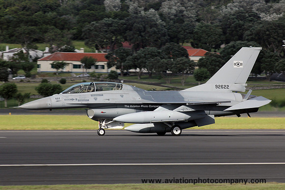 Pakistani Air Force GD F-16B 92622 on delivery through Lajes (2015)