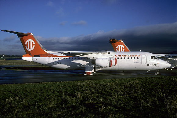 Uni Air BAe 146-300 B-1776 (2000)