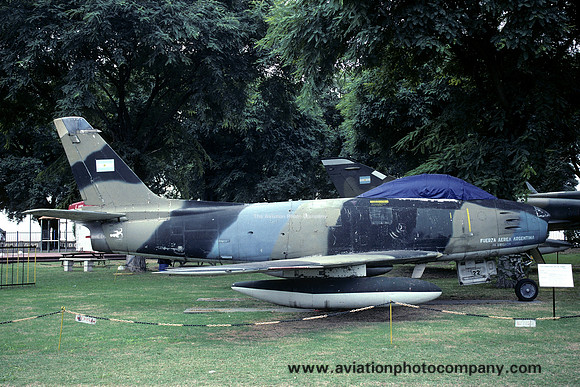 Argentinian Air Force North American F-86F C-122 displayed at Moron (2000)