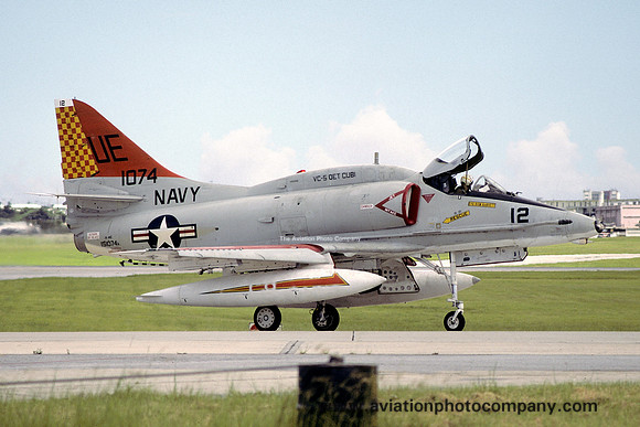 USN VC-5 Douglas A-4E 151074/UE12 (1977)