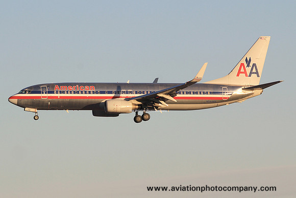 American Airlines Boeing 737-800 N944AN at Las Vegas IAP (2014)