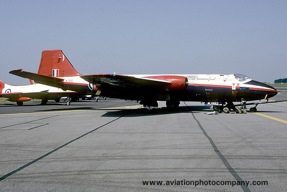 RAE English Electric Canberra T.4 WJ992 at IAT Boscombe Down (1992)