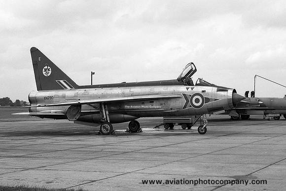 RAF 92 Squadron English Electric Lightning F.2 XN790/E at RAF Wattisham (1968)