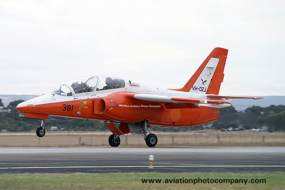 Ex Singapore Air Force SIAI S-211 VH-DZJ at the Avalon Airshow (2013)