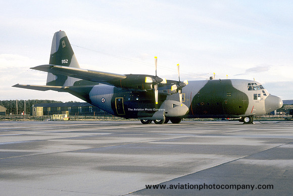Norwegian Air Force 335 Skv Lockheed C-130H Hercules 952 (1987)