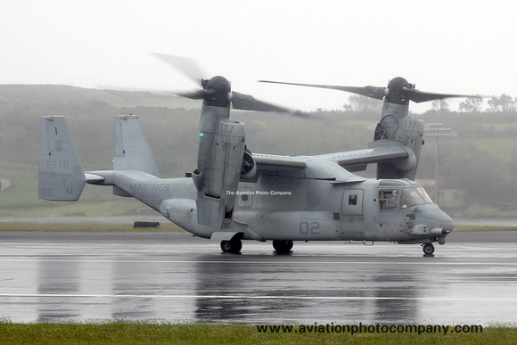 USMC VMM-365 Bell-Boeing MV-22B Osprey 166718/YM-02 at Lajes (2013)