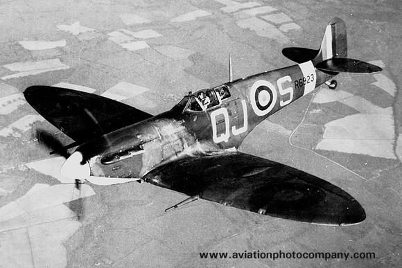 RAF 92 Squadron Supermarine Spitfire I R6923/QJ-S Air to Air